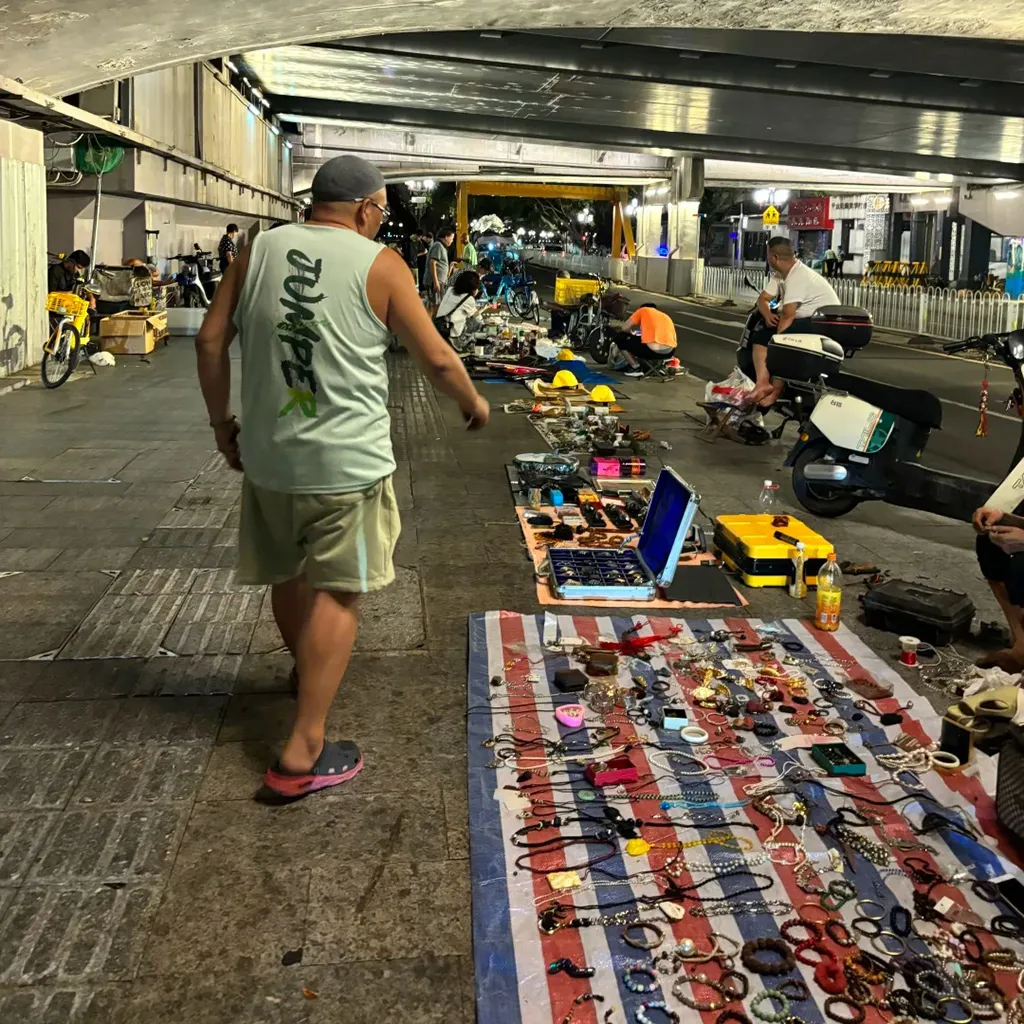 Guangzhou After Dark: Pearl River Cruises, Rooftop Bars & Ghost Markets